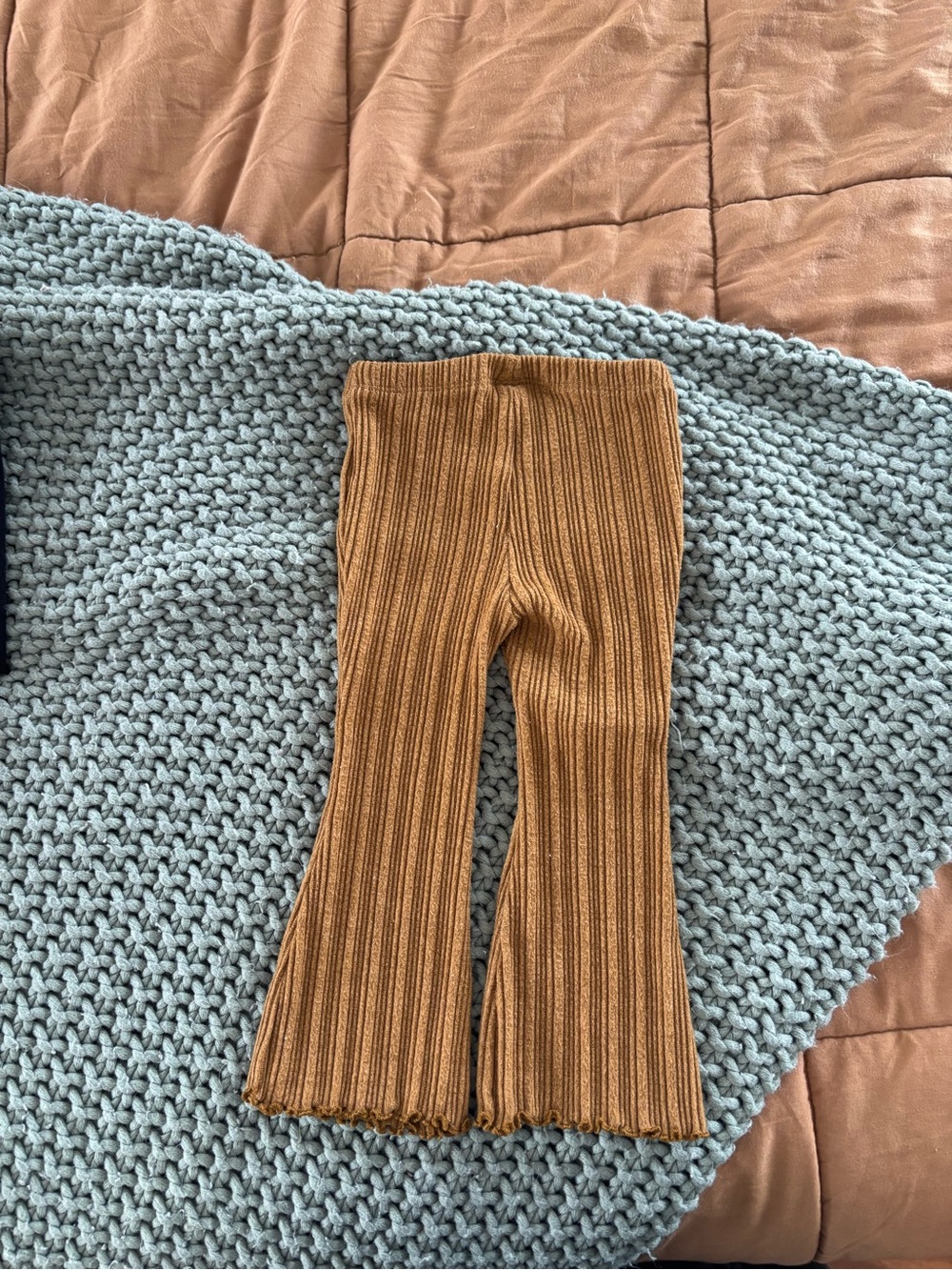 old navy ribbed flare leggings for toddler - Picture 3 of 3